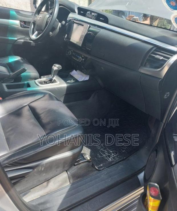 Toyota Hilux 2018 Silver
