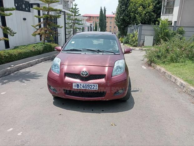 Toyota Yaris 2010 Silver
