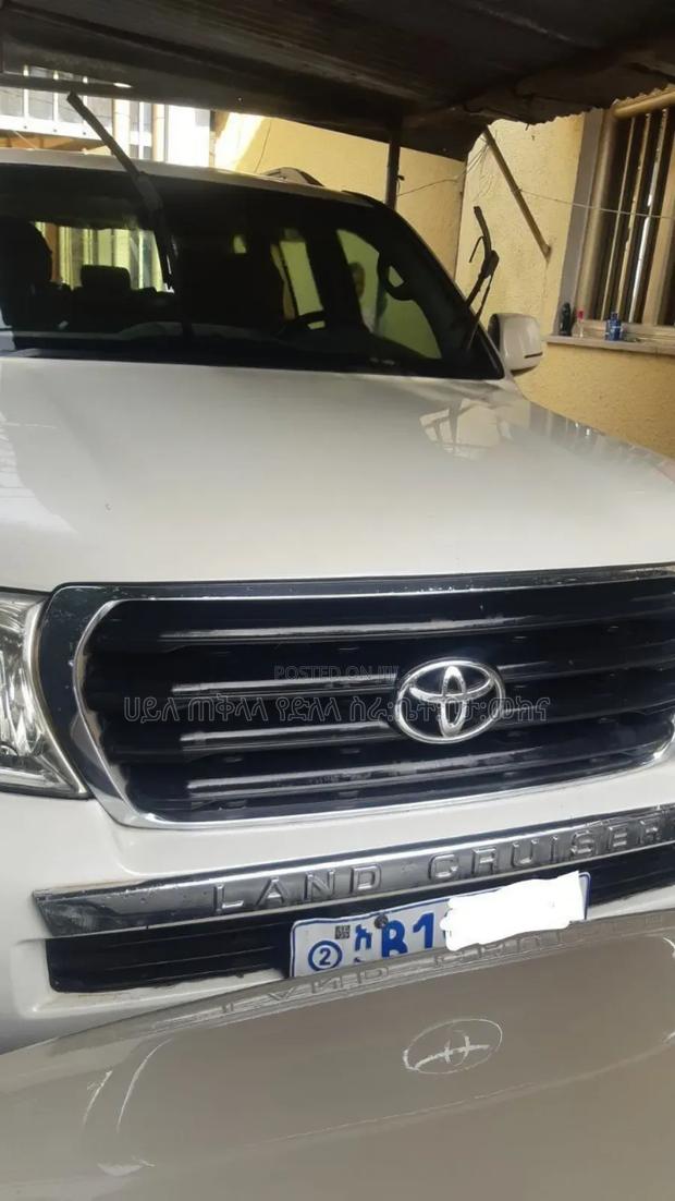 Toyota Land Cruiser 2010 Ivory