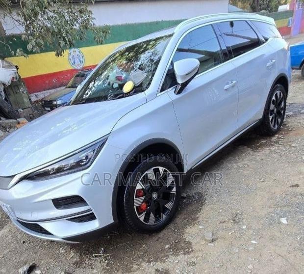 BYD Tang EV 2024 Yellow
