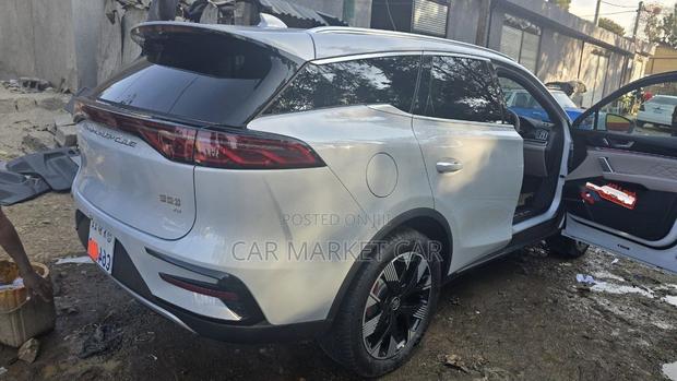 BYD Tang EV 2024 Yellow