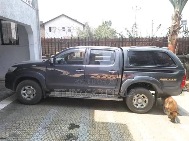 Toyota Hilux 2014 Black