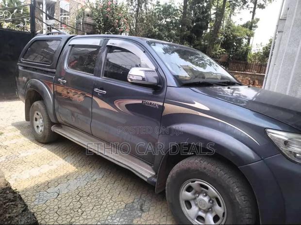 Toyota Hilux 2014 Black