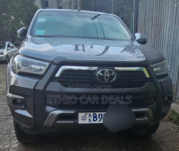 Toyota Hilux 2021 Gray
