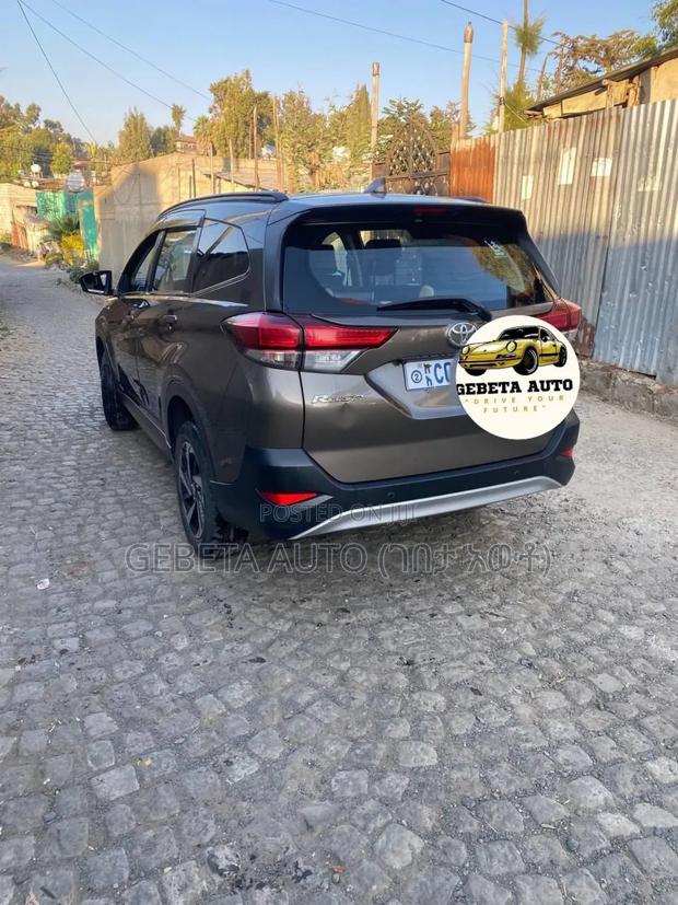 Toyota Rush 2021 Silver