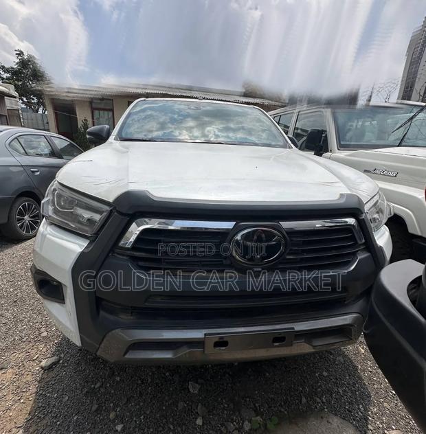 New Toyota Hilux 2023 White