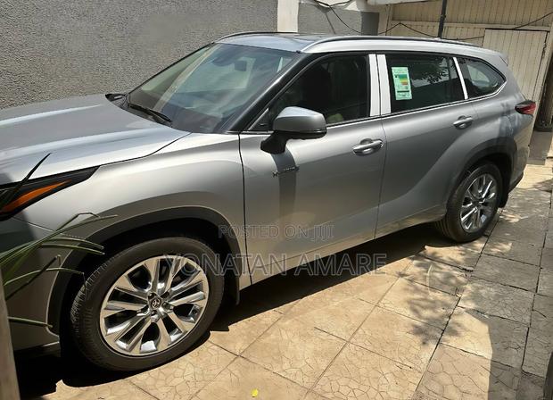 New Toyota Highlander Hybrid 2023 Silver