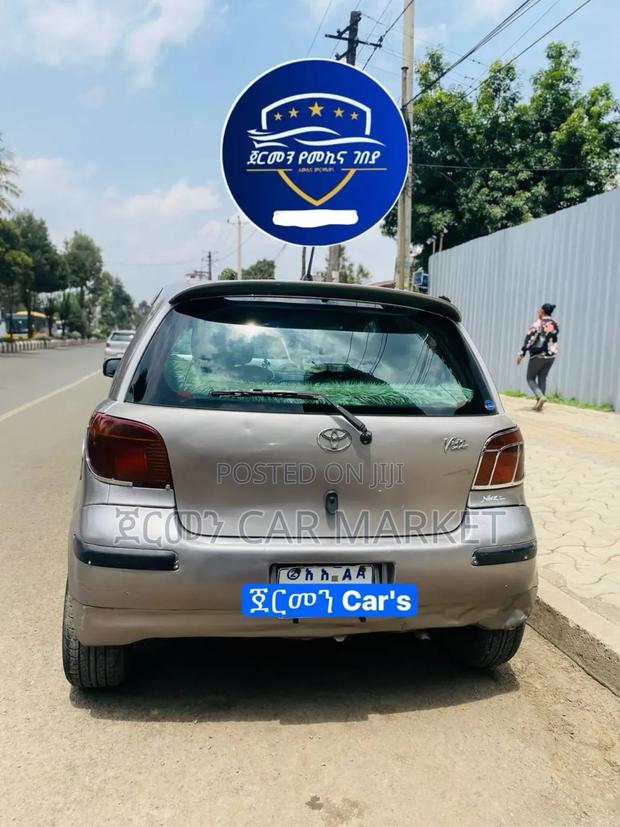 Toyota Vitz 2004 Gray