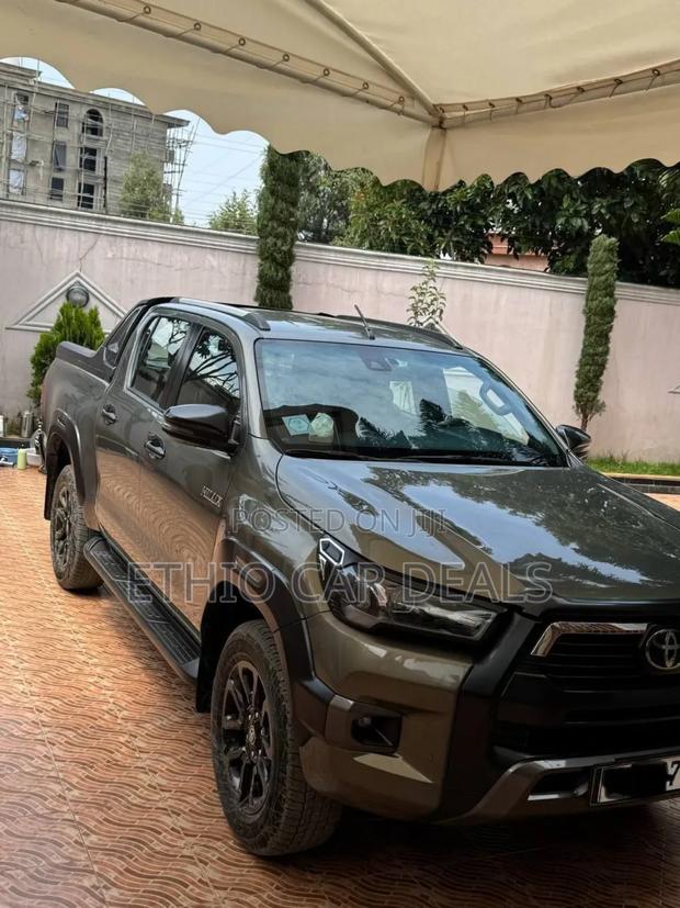 Toyota Hilux 2021 Gray
