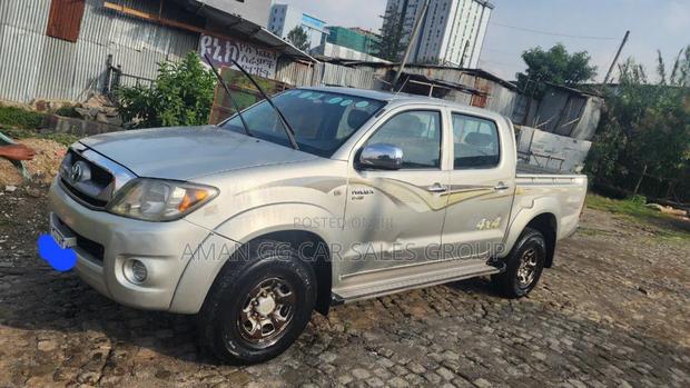 Toyota Hilux 2009 Gray
