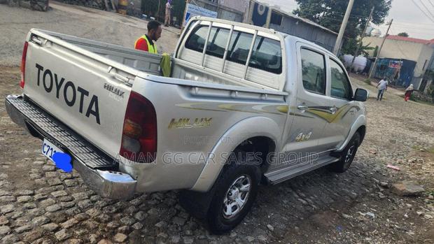 Toyota Hilux 2009 Gray