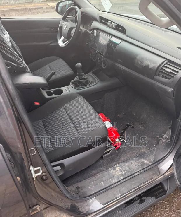 New Toyota Hilux 2023 Gray