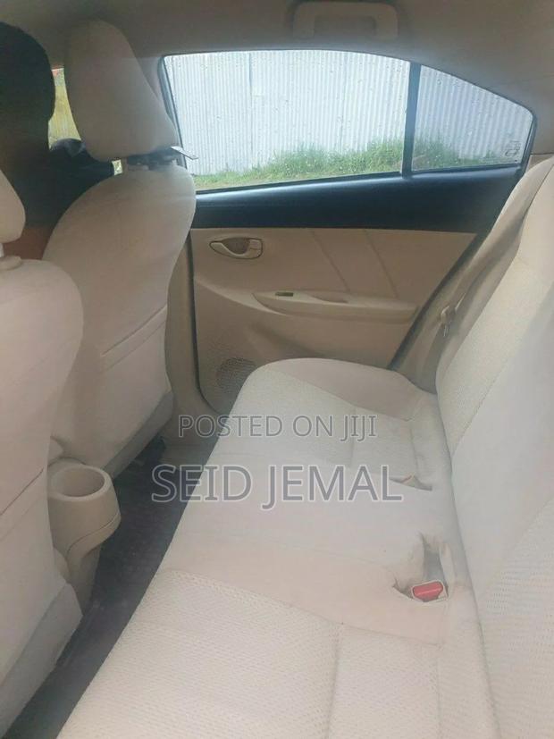 Toyota Yaris 2015 Silver