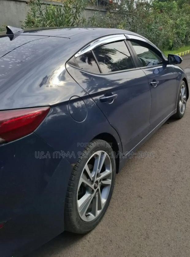 Hyundai Avante 2016 Blue