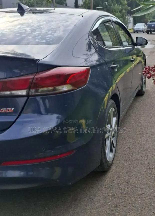 Hyundai Avante 2016 Blue