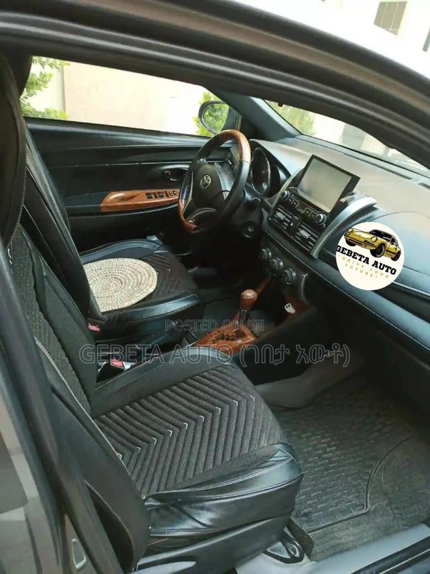 Toyota Yaris 2015 Silver