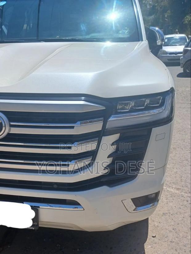 Toyota Land Cruiser 2023 White