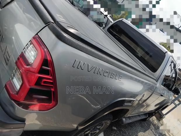 Toyota Hilux 2021 Gray