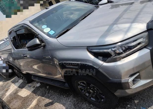 Toyota Hilux 2021 Gray