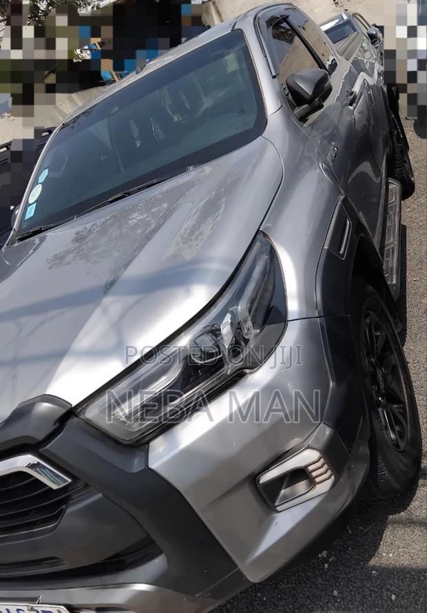 Toyota Hilux 2021 Gray