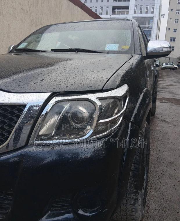 Toyota Hilux 2013 Black