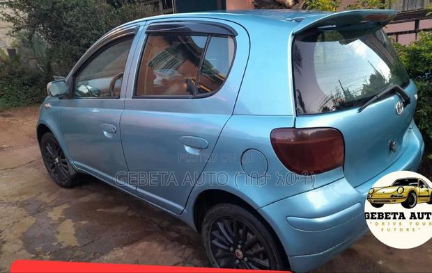 Toyota Vitz 2002 Blue