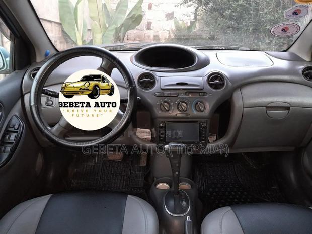 Toyota Vitz 2002 Blue