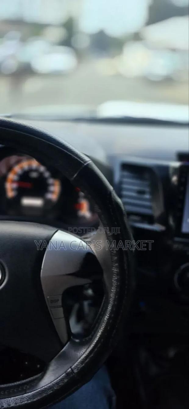 Toyota Hilux 2013 Silver
