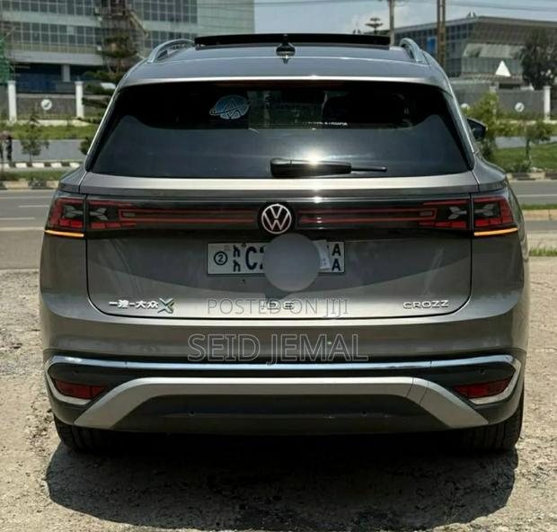 Volkswagen ID.6 2022 Brown