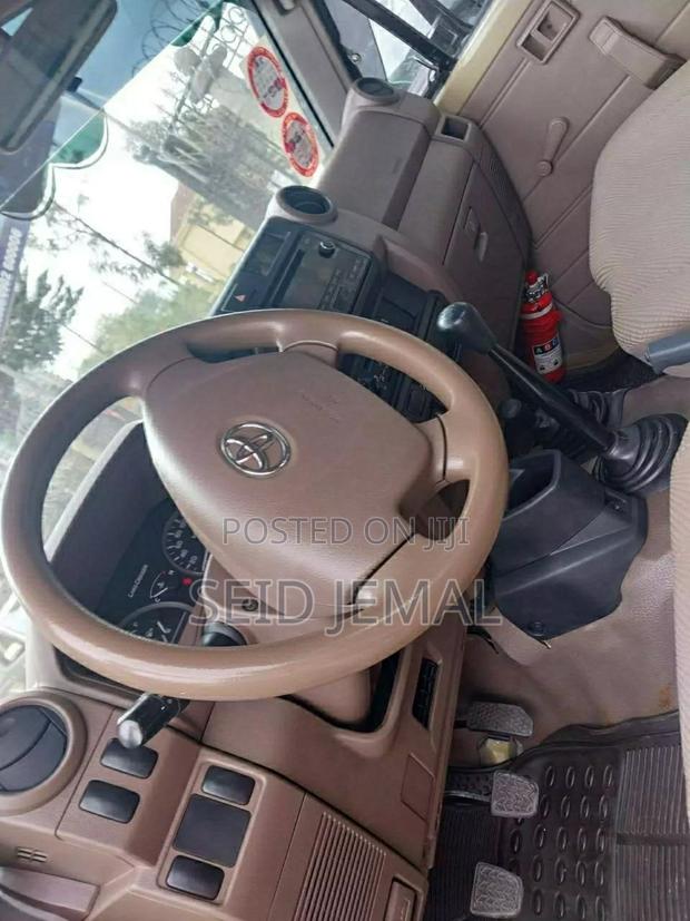 Toyota Hilux 2016 Silver