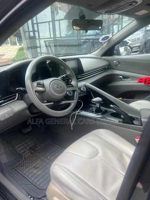 Hyundai Elantra 2021 Silver