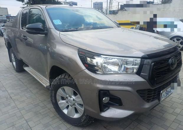 Toyota Hilux 2020 Brown