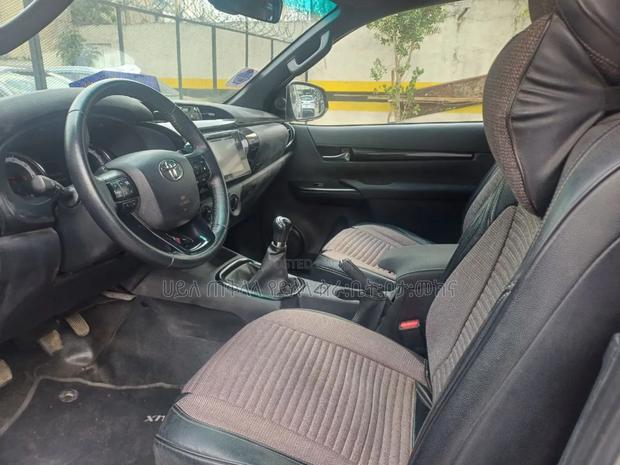 Toyota Hilux 2020 Brown