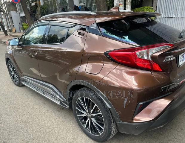 Toyota C-HR 2017 Brown