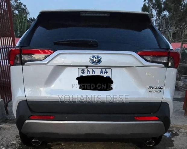 Toyota RAV4 2024 White