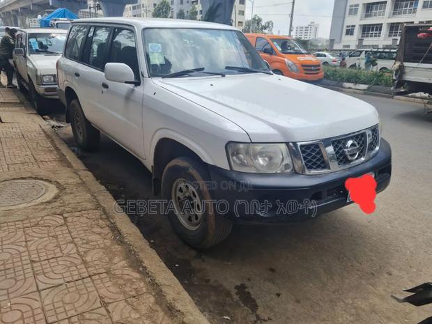 Nissan Patrol 2011 White