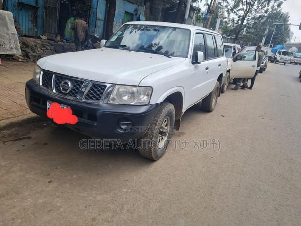 Nissan Patrol 2011 White