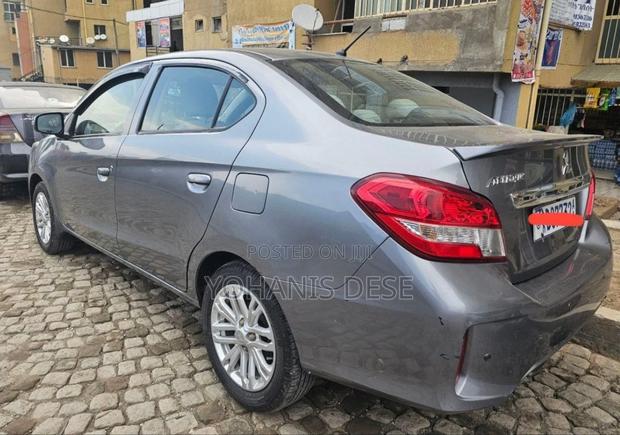 Mitsubishi Attrage 2021 Gray