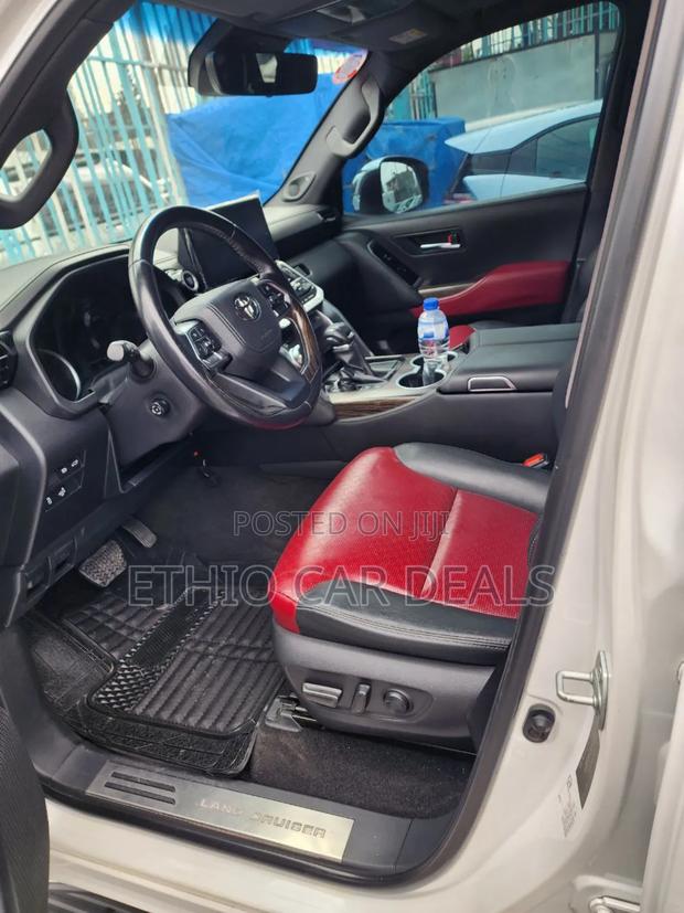 Toyota Land Cruiser 2022 White