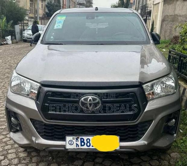 Toyota Hilux 2020 Beige