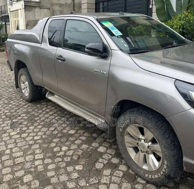 Toyota Hilux 2020 Beige