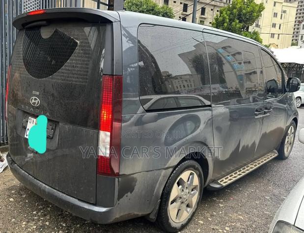 Hyundai Staria 2023 Gray