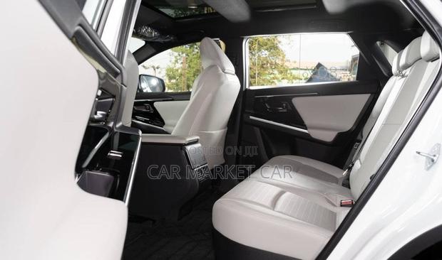 Toyota bZ4X 71.4 kWh FWD 2023 White