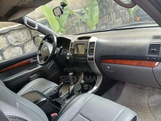 Toyota Land Cruiser Prado 2008 Gray