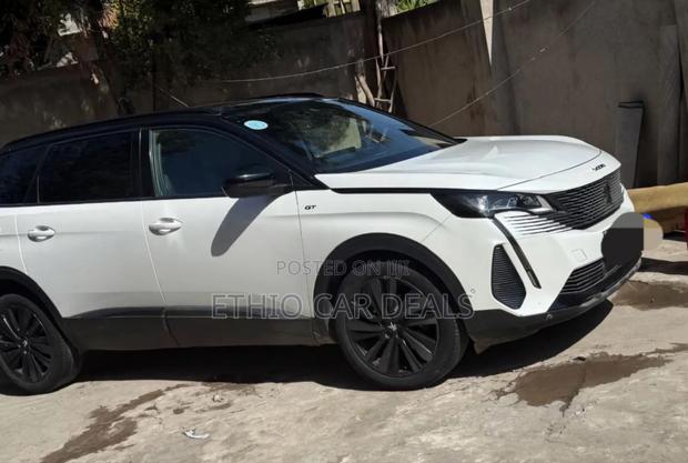 Peugeot 5008 2021 White