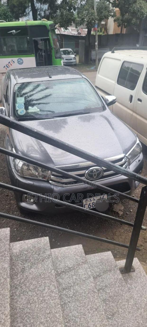 Toyota Hilux 2018 Gray