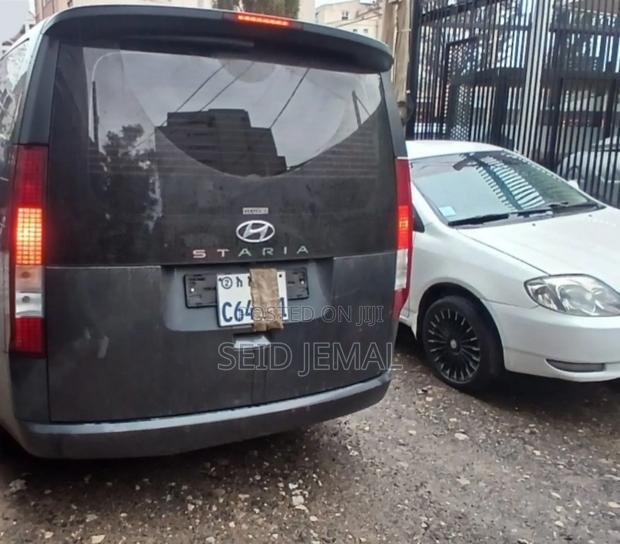 Hyundai Staria 2023 Gray