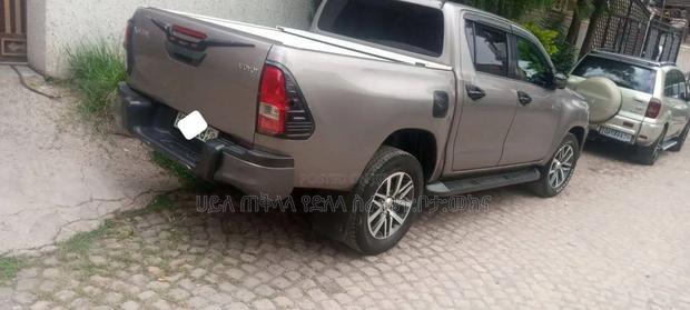 Toyota Hilux 2020 Pink