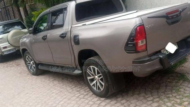 Toyota Hilux 2020 Pink