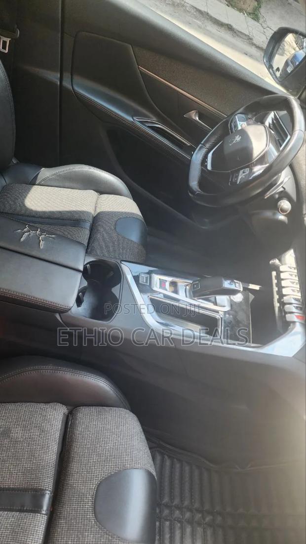 Peugeot 5008 2021 Black